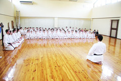 школа боевых искусств архат тренировка в зале